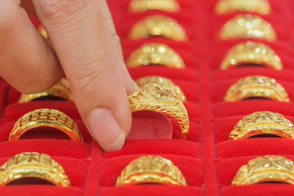 Difference Between Hallmark Gold & KDM Gold